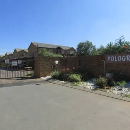 Rent this 3 bed apartment on Krugerrand Road in Strubens Valley, Roodepoort