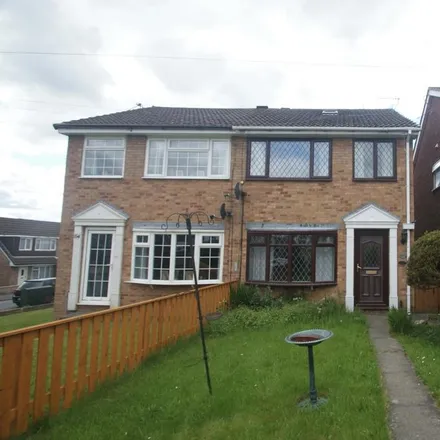 Rent this 3 bed duplex on Green Lea Road in Yeadon, LS19 7SN