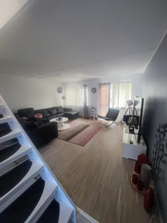 Rent this 4 bed townhouse on Rågåkersvägen 34 in 238 37 Oxie, Sweden
