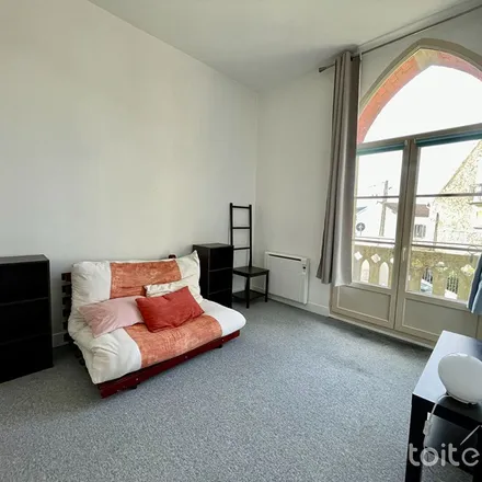Rent this 3 bed apartment on 102 Rue de Saint-Paul in 78470 Saint-Rémy-lès-Chevreuse, France