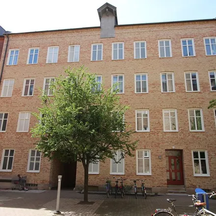 Rent this 1 bed apartment on Sturegatan 5a in 211 49 Malmo, Sweden