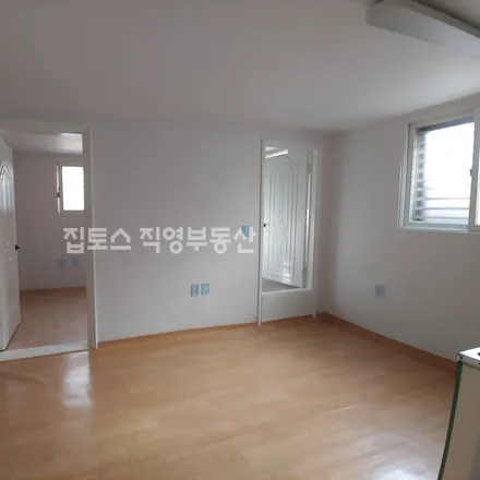 Rent this studio apartment on 서울특별시 강남구 역삼동 664-26