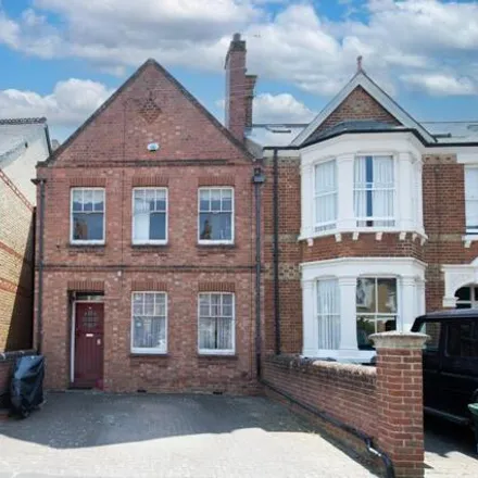 Buy this 3 bed townhouse on Thorncliffe Road in Summertown, Oxford