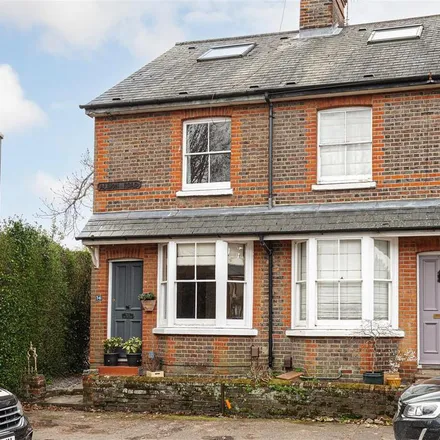 Rent this 3 bed house on Albion Road in Reigate, RH2 7DY