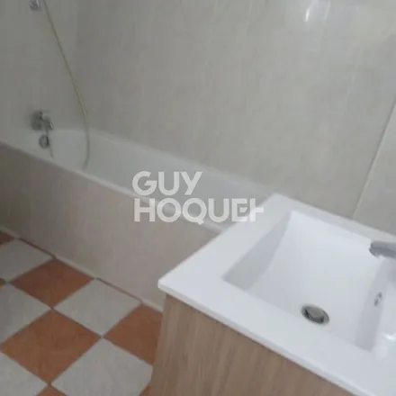 Rent this 4 bed apartment on Rond-Point des Français Libres in 53200 Château-Gontier, France