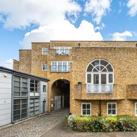 Buy this 3 bed apartment on 25 in 27 Ecclesbourne Road, London