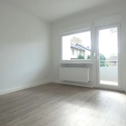 Rent this 3 bed apartment on Dinkelbachhöhe 21 in 45473 Mülheim an der Ruhr, Germany