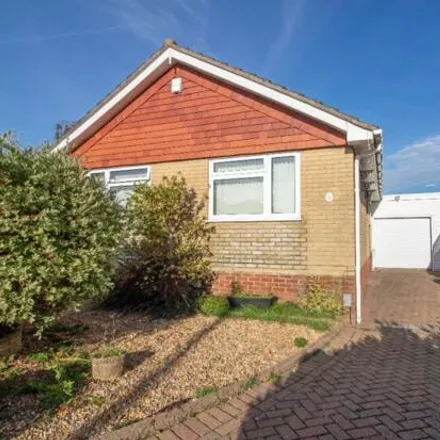 Buy this 3 bed house on Almond Close in Horndean, PO8 9ER