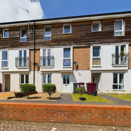 Buy this 5 bed townhouse on 52 Meadow Way in Reading, RG4 5LY