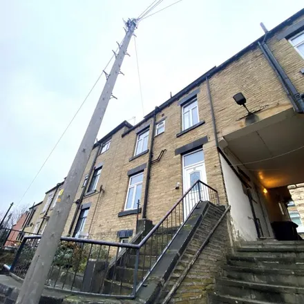 Rent this 1 bed room on Cross Mount Street in Batley, WF17 6AT