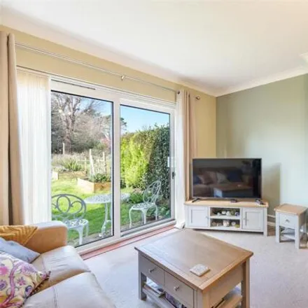 Image 3 - Sea Lane, Worthing, West Sussex, Bn12 - Apartment for sale