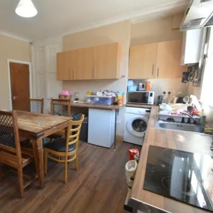Rent this 6 bed house on 45 Brudenell Mount in Leeds, LS6 1HT
