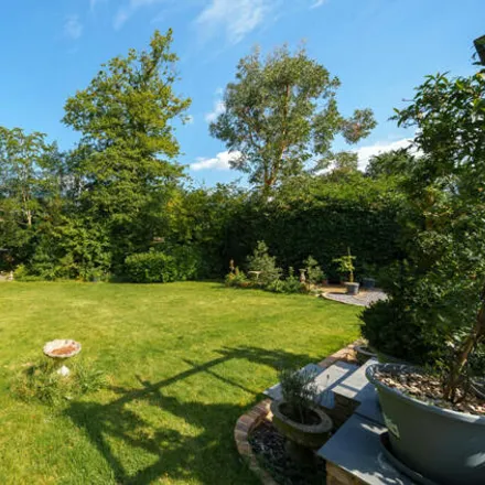 Image 4 - Dukes Close, Gerrards Cross, SL9 7LH, United Kingdom - House for sale