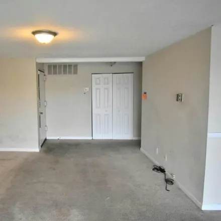 Image 3 - 3315 Huntley Square Drive, Temple Hills, Prince George's County, MD 20748, USA - Condo for sale