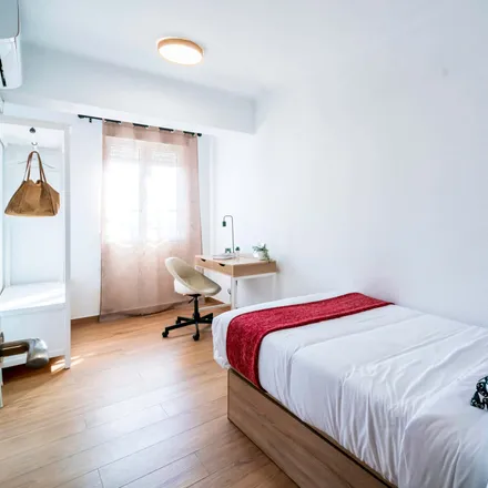 Rent this 1 bed room on Avinguda del Primat Reig in 68, 46010 Valencia