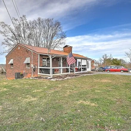 Image 3 - 2138 Old Lewis Road, Pine Crest, Johnson City, TN 37601, USA - House for sale