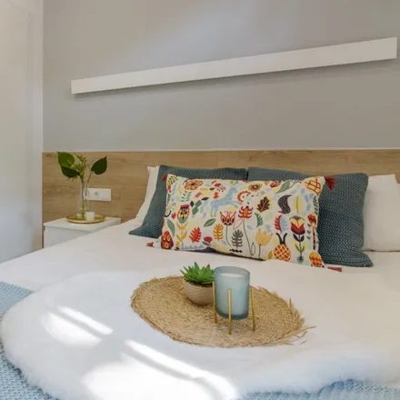 Rent this 8 bed room on Madrid in Paseo de las Delicias, 114