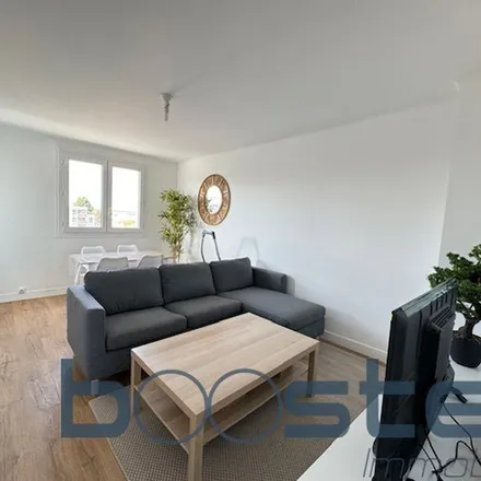 Rent this 4 bed apartment on 147 Rue du Faubourg Bonnefoy in 31500 Toulouse, France