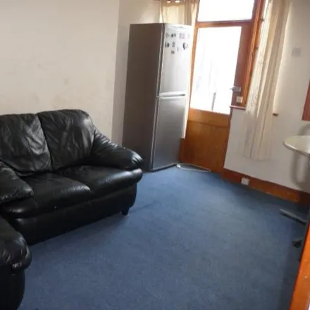 Rent this 4 bed house on Kelso Gardens in Leeds, LS2 9DB