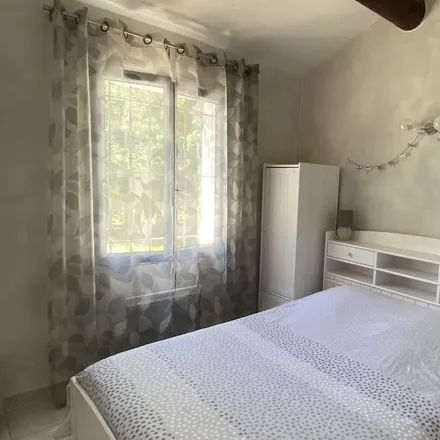 Rent this 1 bed townhouse on Avenue de la Résistance in 13210 Saint-Rémy-de-Provence, France