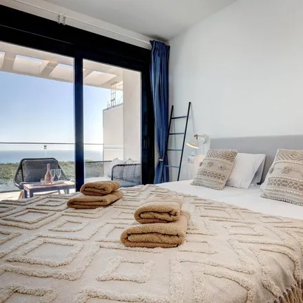 Rent this 2 bed apartment on la Duquesa in 29260 Torremolinos, Spain