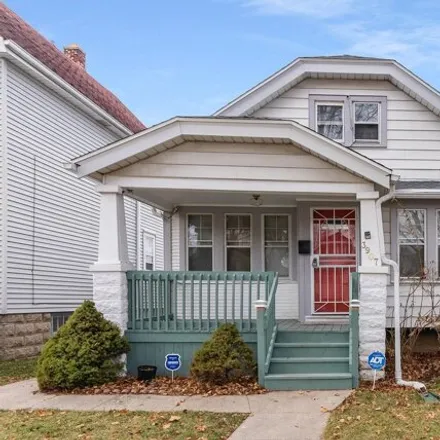 Buy this 4 bed house on 3907 North 14th Street in Milwaukee, WI 53206