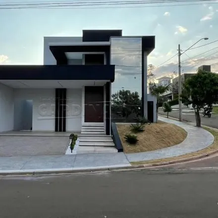 Buy this 3 bed house on Avenida Cristóvão Colombo in Vila Ferroviária, Araraquara - SP