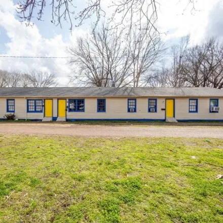 Buy this studio house on 194 North Fairgrounds Street in Jackson, TN 38301