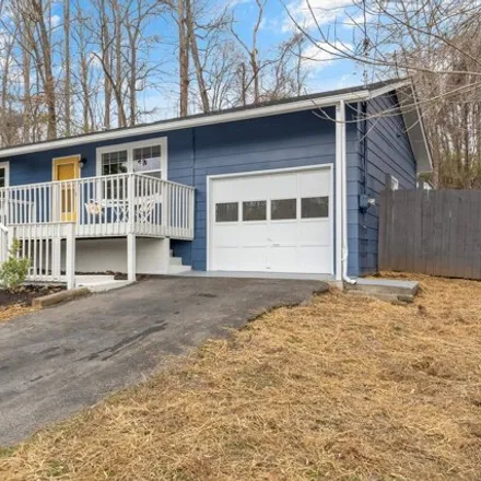 Buy this 4 bed house on 132 Revere Circle in Oak Ridge, TN 37830