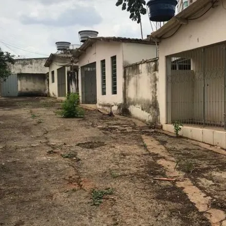 Buy this 8 bed house on Rua Job Cavalcante de Araújo in Bairro Maracanâ, Anápolis - GO