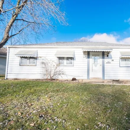 Buy this 3 bed house on 219 Kaskaskia Road in Marquette Heights, Tazewell County