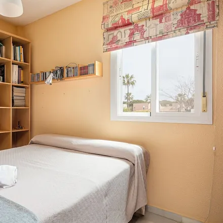 Rent this 3 bed townhouse on Plenoil Chiclana de la Frontera II in Avenida de los Descubrimientos, 35