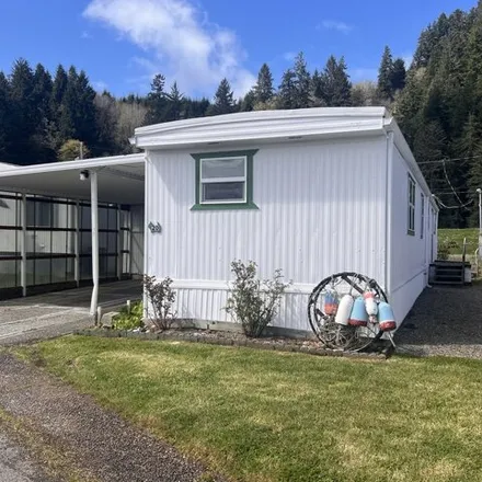 Buy this studio apartment on 399 North 14th Street in Reedsport, OR 97467