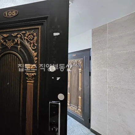 Rent this studio apartment on 서울특별시 송파구 석촌동 234-2