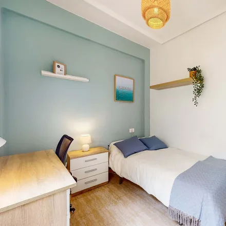 Rent this 4 bed room on Calle Bernat Artola in 12004 Castelló de la Plana, Spain