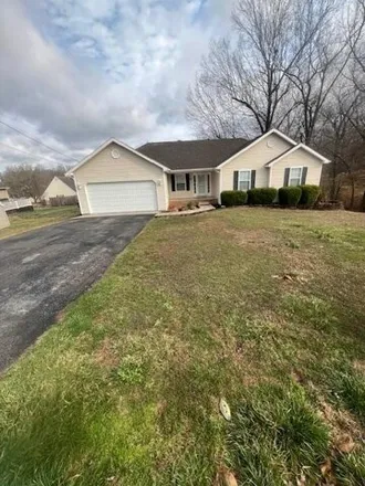 Buy this 3 bed house on 611 Queen Elizabeth Street in Madisonville, KY 42431