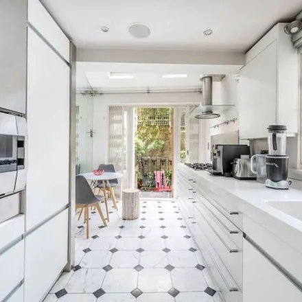 Rent this 2 bed apartment on 30 Oakley Street in London, SW3 5NN