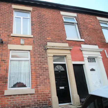 Rent this 2 bed townhouse on De Lacy Street in Preston, PR2 2DD