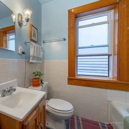 Image 9 - 2219 W Berwyn Ave, Chicago, Illinois, 60625 - House for sale