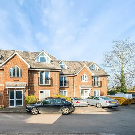 Rent this 2 bed apartment on Lundy Lane in Reading, RG30 2RX