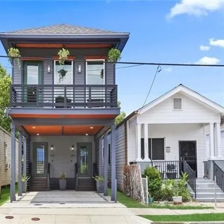 Buy this 5 bed house on 2817 Dryades Street in New Orleans, LA 70115