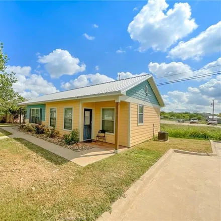 Image 2 - 783 East Independence Street, Giddings, TX 78942, USA - Duplex for sale