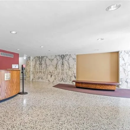 Image 2 - 142-05 Roosevelt Avenue, New York, NY 11354, USA - Apartment for sale