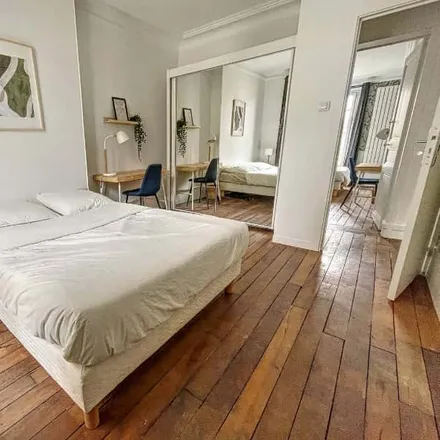 Rent this 3 bed room on 203 Avenue Daumesnil in 75012 Paris, France