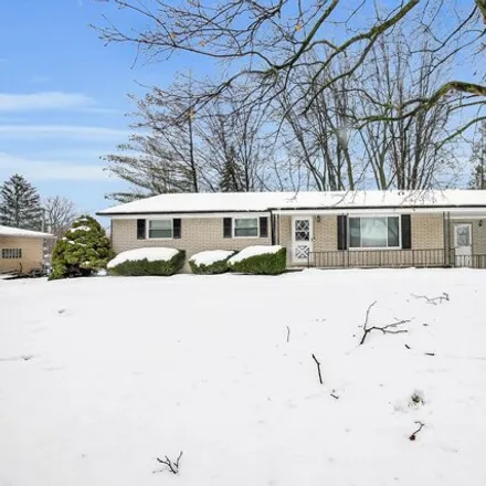 Rent this 3 bed house on 1663 McManus Drive in Troy, MI 48084