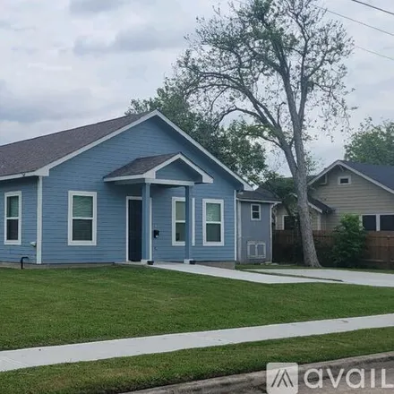 Rent this 2 bed house on 1408 North De Leon Street