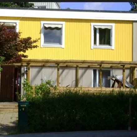 Rent this 5 bed townhouse on Blomkronegränd 9 in 165 78 Stockholm, Sweden