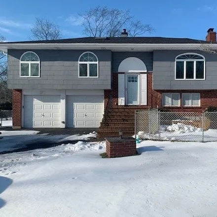 Rent this 4 bed house on 82 Yale Avenue in Oakdale, Suffolk County