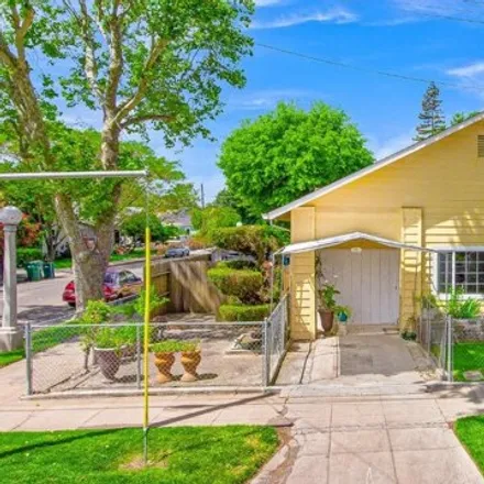 Buy this 2 bed house on 707 North School Street in Lodi, CA 95240