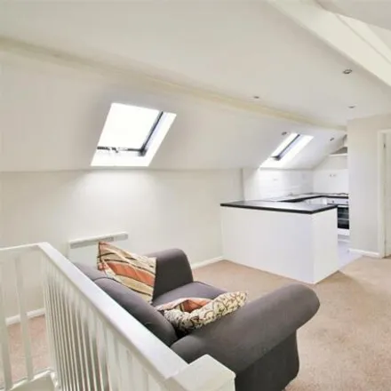Image 2 - Southsea Mews, Leigh on Sea, SS9 2FF, United Kingdom - Apartment for rent